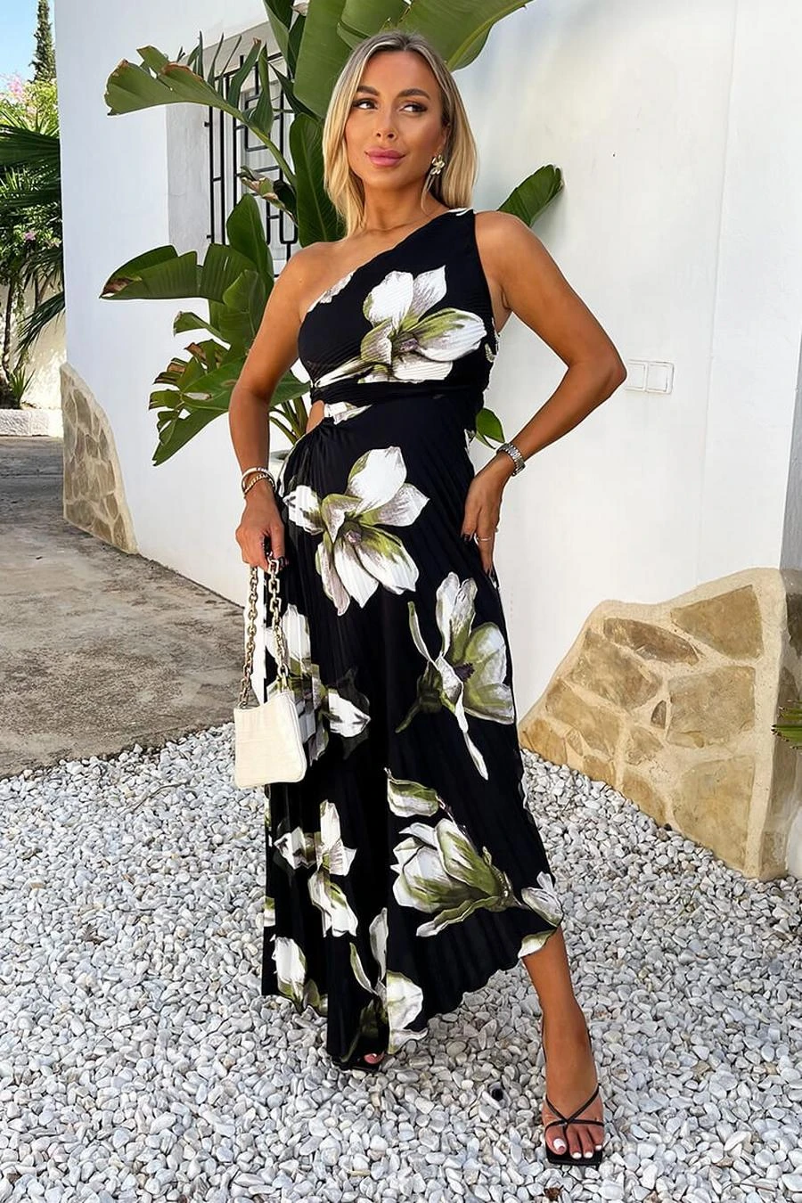 AX Paris Black And White Floral Print One Shoulder Cut Out Pleated Midi Dress 2 AX Paris Black And White Floral Print One Shoulder Cut Out Pleated Midi Dress - Image 2
