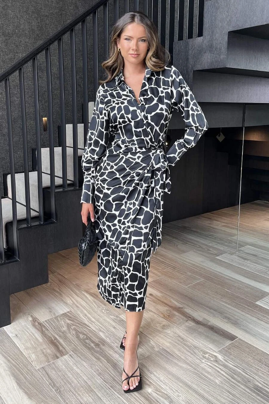 AX Paris Black And White Giraffe Print Side Tie Waist Wrap Midi Dress 4 AX Paris Black And White Giraffe Print Side Tie Waist Wrap Midi Dress - Image 4