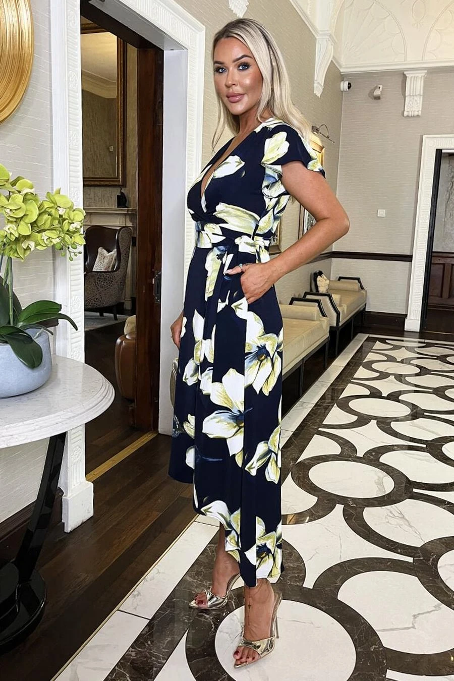 AX Paris Navy Floral Print Short Sleeve Belted Wrap Midi Dress 4 AX Paris Navy Floral Print Short Sleeve Belted Wrap Midi Dress - Image 4